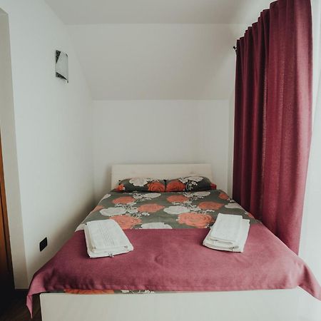 Hotel Popasul Calatorului Moisei Esterno foto