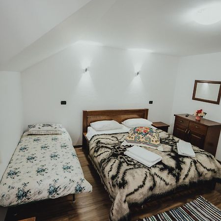 Hotel Popasul Calatorului Moisei Esterno foto