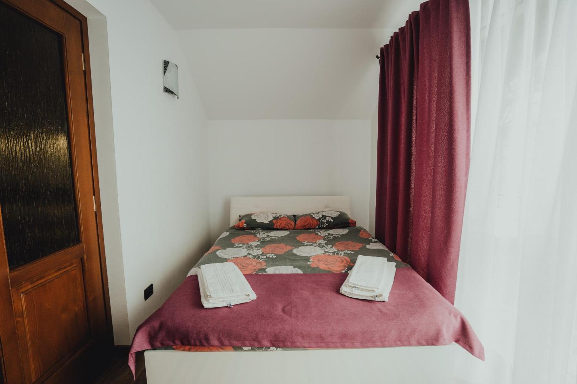 Hotel Popasul Calatorului Moisei Esterno foto