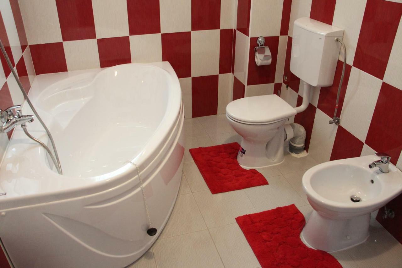 Hotel Popasul Calatorului Moisei Esterno foto