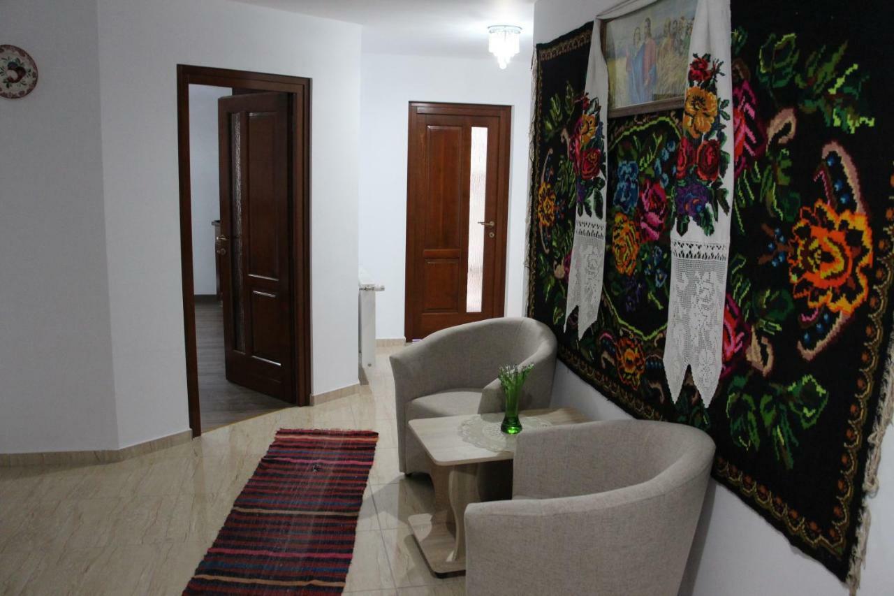Hotel Popasul Calatorului Moisei Esterno foto